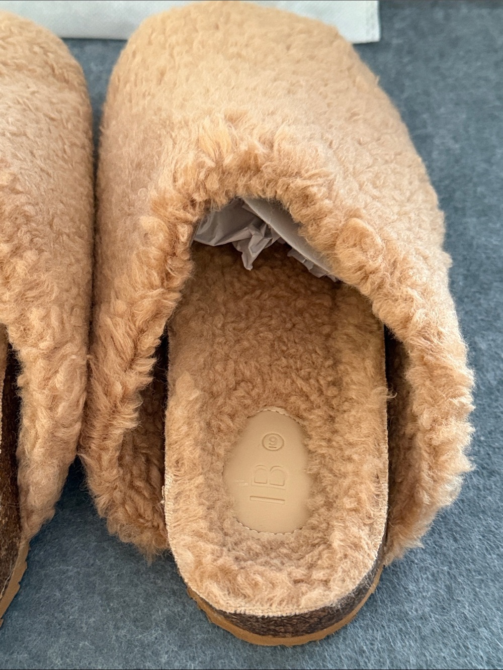 INTENTIONALLY BLANK Teddy faux Shearling Clog Slippers Tan Size 9 NEW Sherpa - Picture 3 of 6